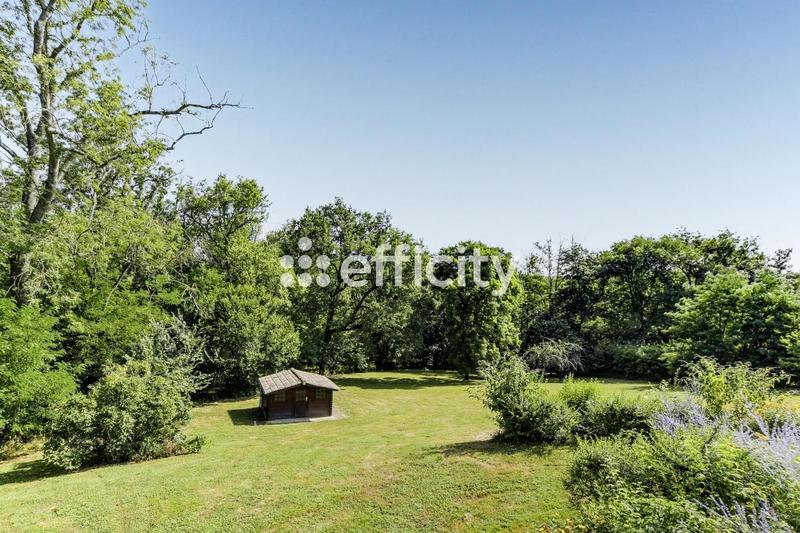 Maison - 393 m² - 10 pièces