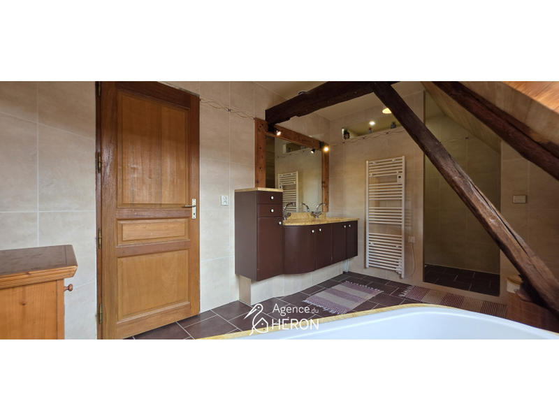 Maison - 217 m² - 6 pièces