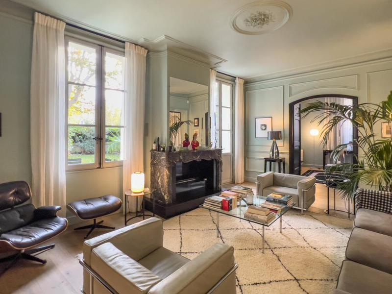 Appartement bourgeois - 231 m² - 10 pièces