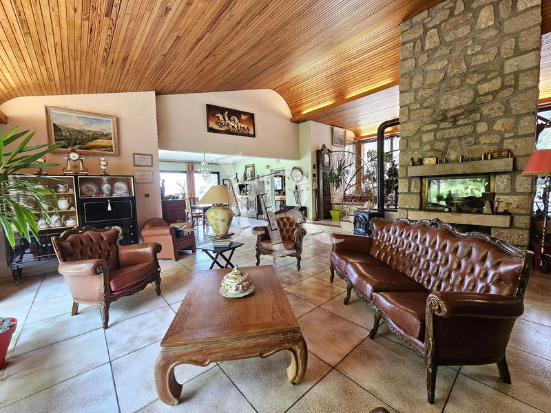 Maison - 286 m² - 8 pièces