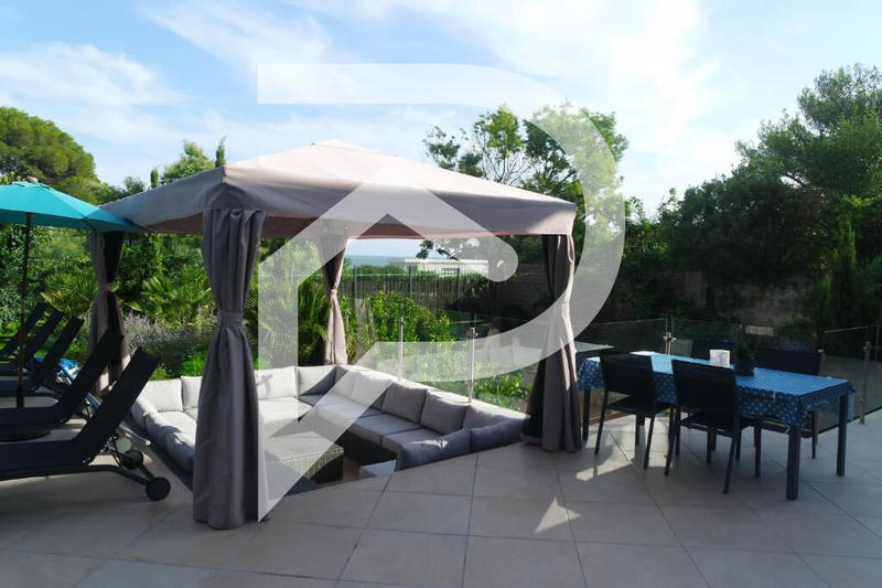 Maison - 308 m² - 11 pièces