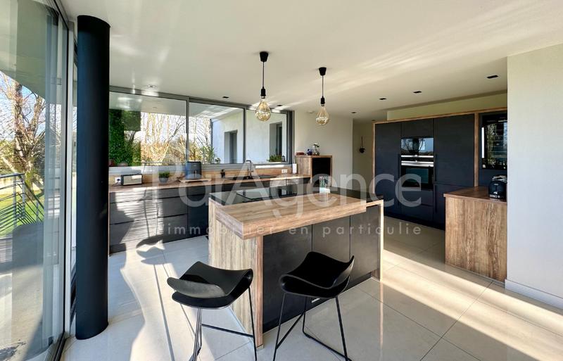 Maison - 290 m² - 9 pièces