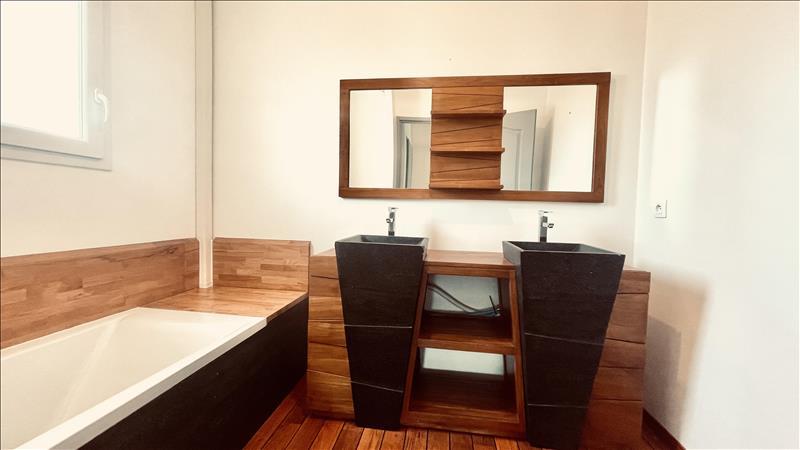 Maison - 94 m² - 4 pièces