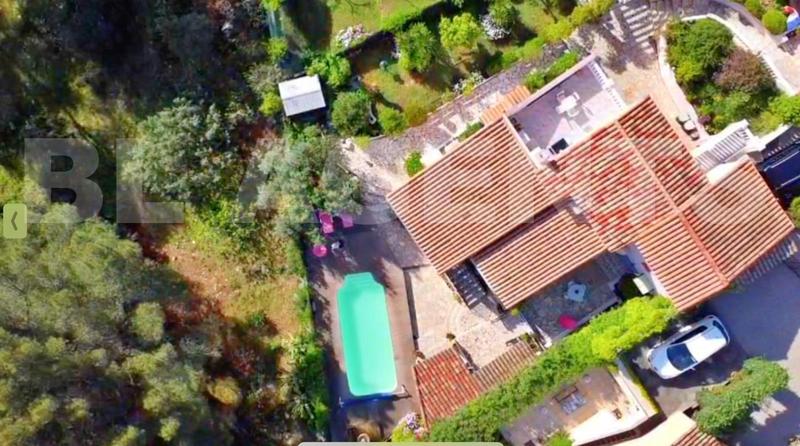 Maison - 137 m² - 8 pièces