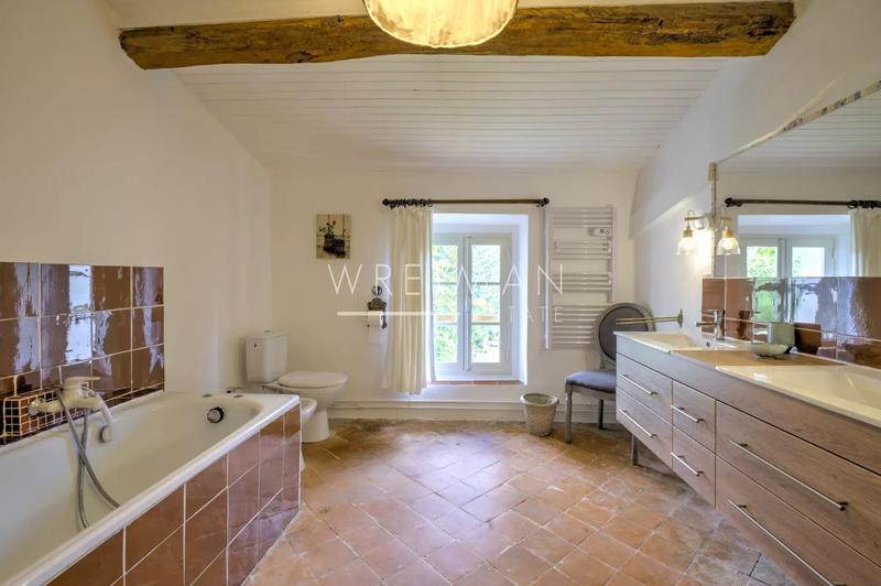 Villa - 257 m² - 10 pièces