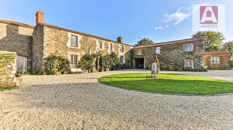 Maison - 373 m² - 11 pièces