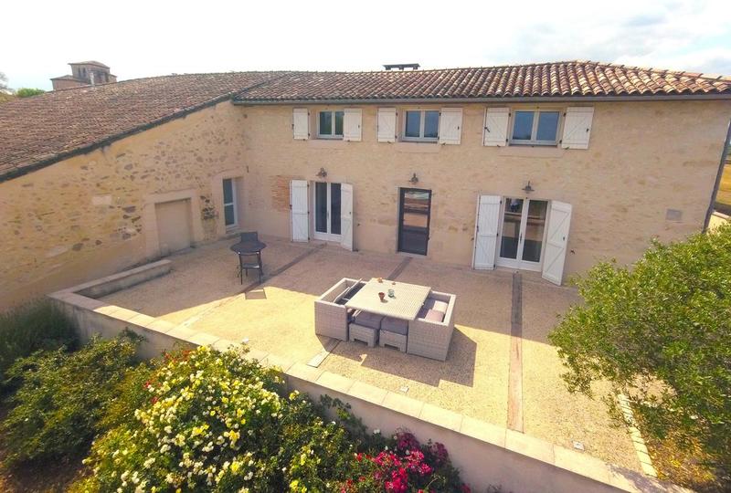 Maison - 281 m² - 8 pièces
