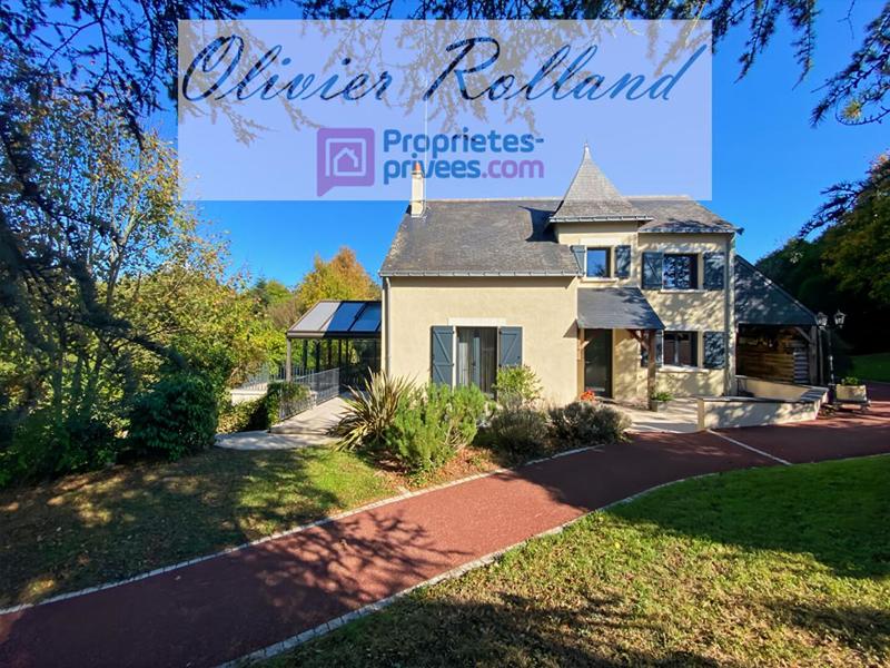 Maison - 220 m² - 9 pièces