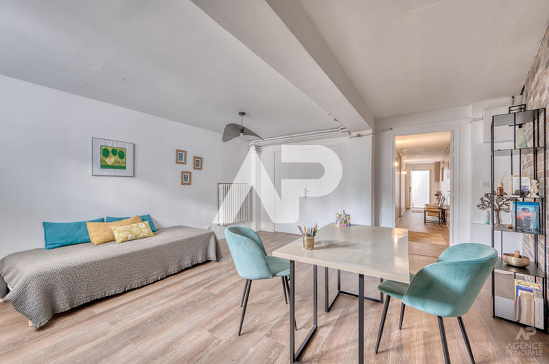 Maison - 240 m² - 6 pièces