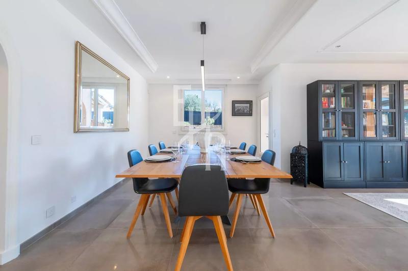 Villa - 416 m² - 6 pièces