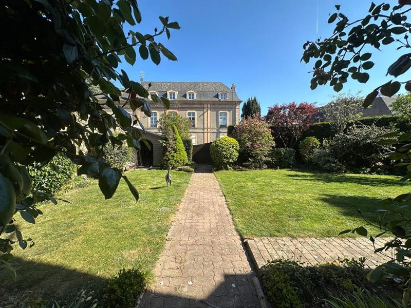 Maison - 207 m² - 9 pièces