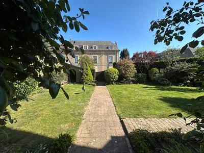 Maison - 207 m² - 9 pièces