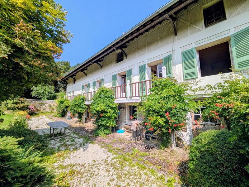 Maison - 230 m² - 8 pièces
