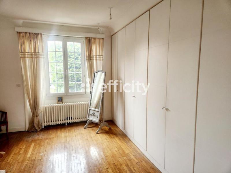 Maison - 215 m² - 10 pièces