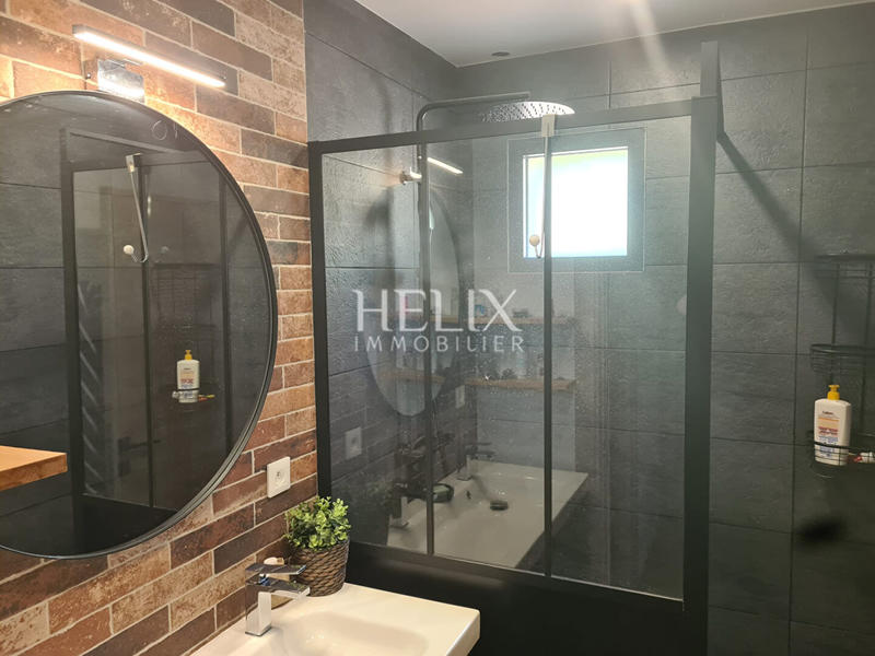 Maison - 220 m² - 6 pièces