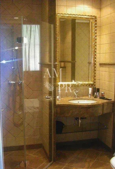 Appartement villa - 360 m² - 7 pièces