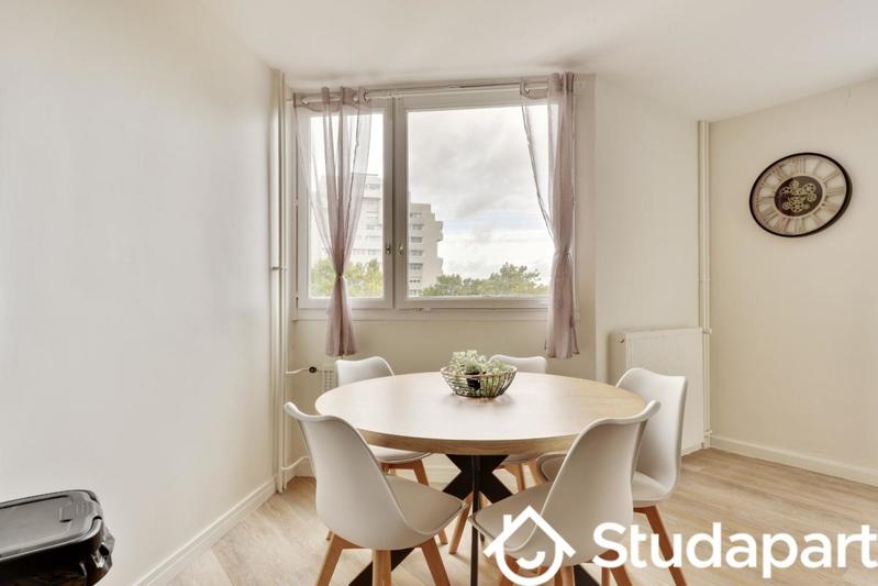 Chambre - 11 m² - 1 pièce