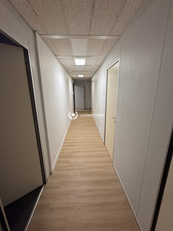 Bureau - 119 m² - 7 pièces