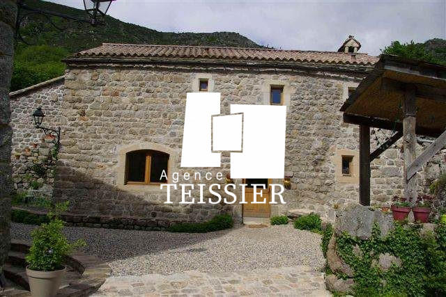 Château - 400 m² - 12 pièces