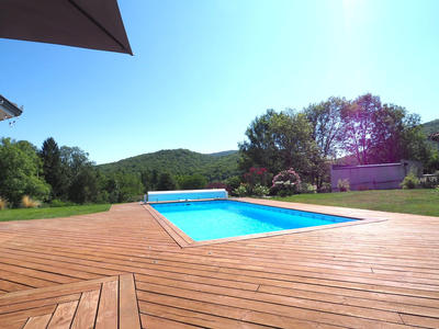 Maison - 232 m² - 8 pièces