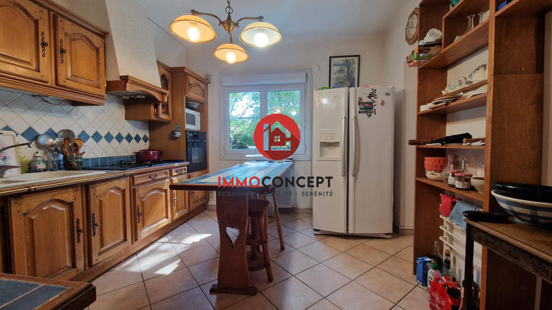 Maison traditionnelle - 221 m² - 9 pièces