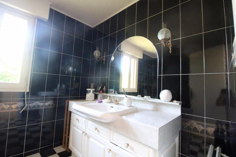 Maison - 230 m² - 6 pièces