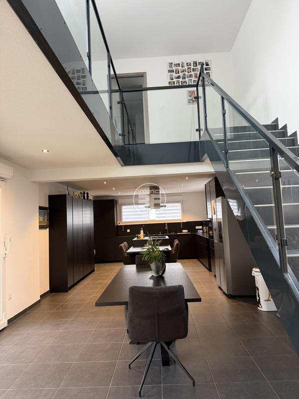 Maison - 250 m² - 7 pièces