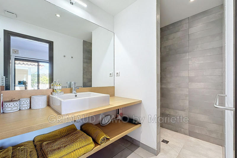 Villa - 180 m² - 6 pièces