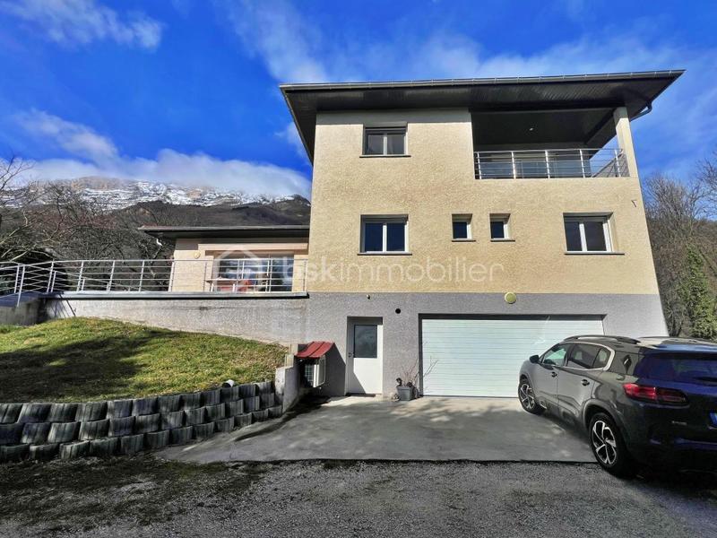 Maison - 196 m² - 6 pièces