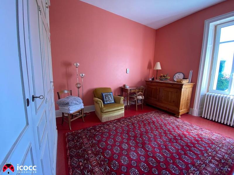 Maison - 222 m² - 9 pièces