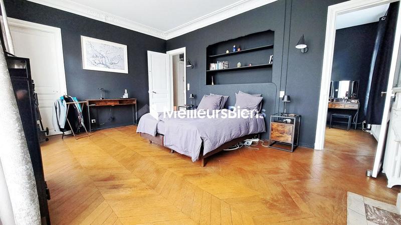 Maison - 320 m² - 10 pièces