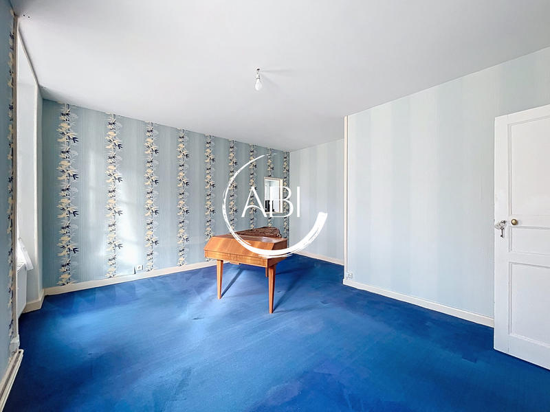 Maison - 200 m² - 11 pièces