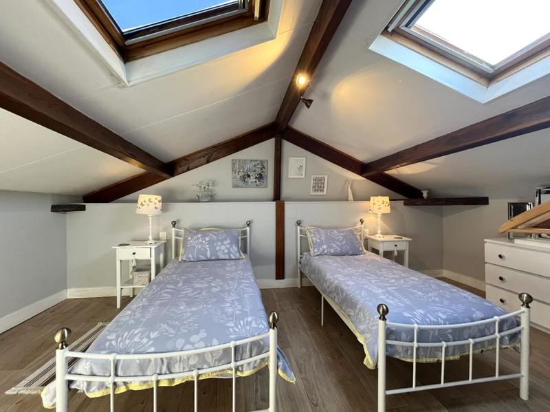 Maison - 218 m² - 11 pièces