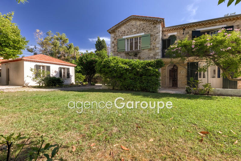 Maison - 225 m² - 6 pièces