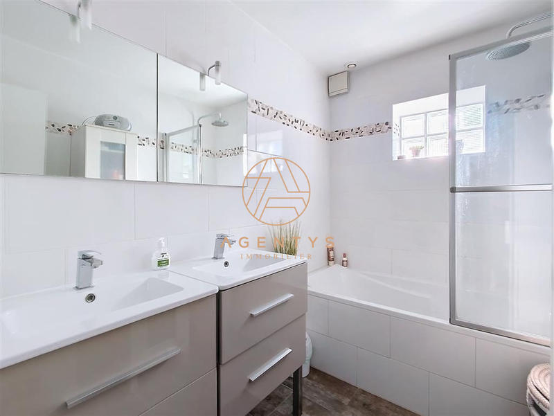 Maison - 136 m² - 7 pièces