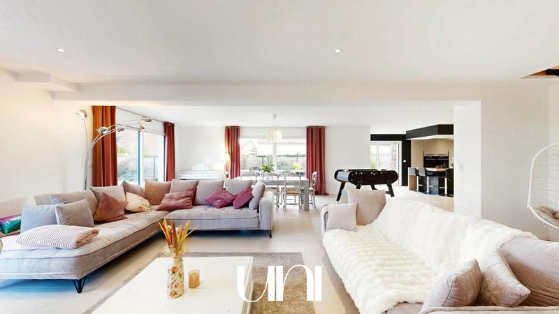 Maison - 325 m² - 7 pièces