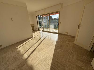 Appartement - 93 m² - 4 pièces