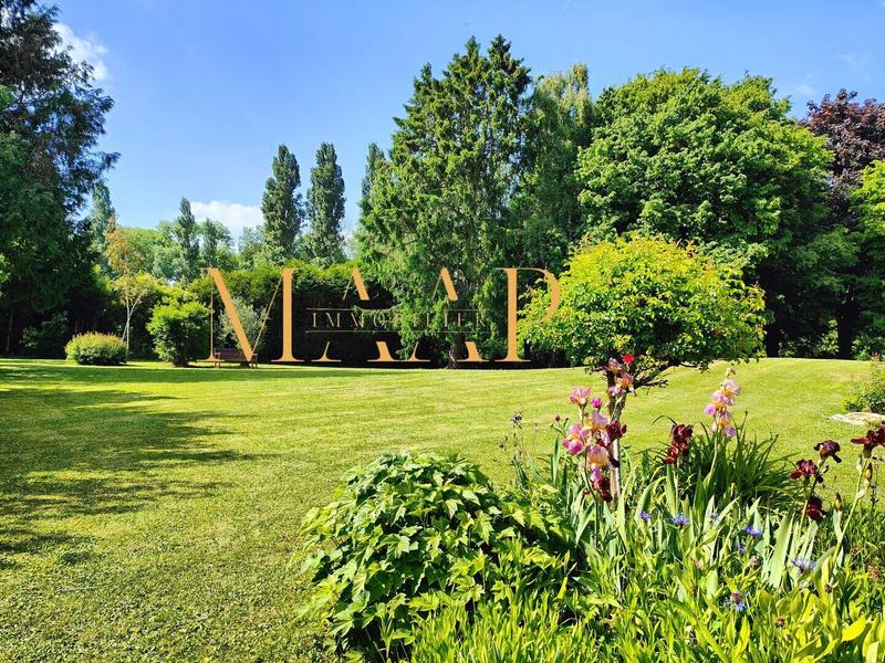 Maison - 303 m² - 11 pièces