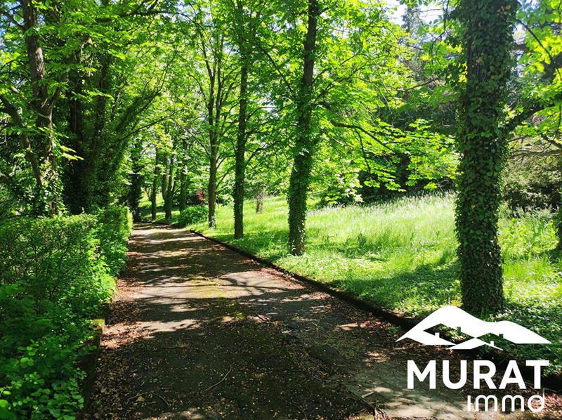 Maison - 238 m² - 9 pièces