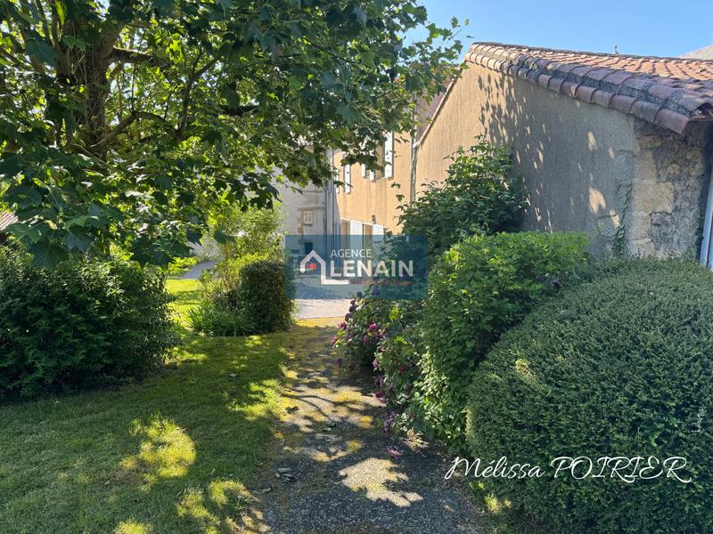 Maison - 241 m² - 9 pièces