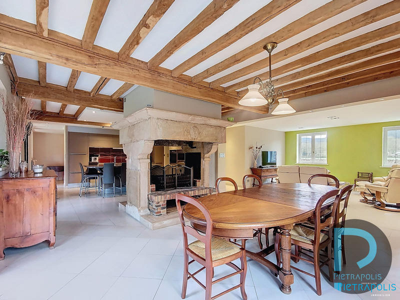 Maison - 280 m² - 9 pièces