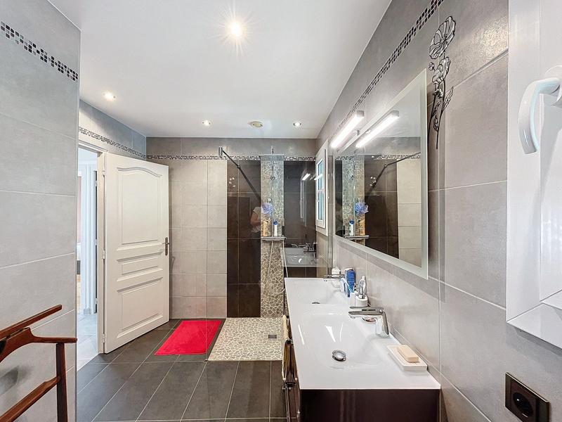 Maison - 226 m² - 5 pièces