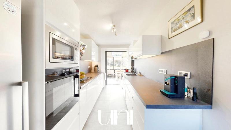 Maison - 220 m² - 5 pièces