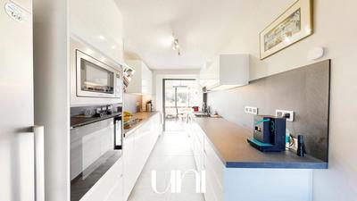 Maison - 220 m² - 5 pièces