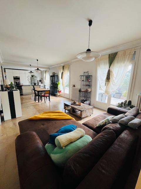 Maison - 220 m² - 7 pièces