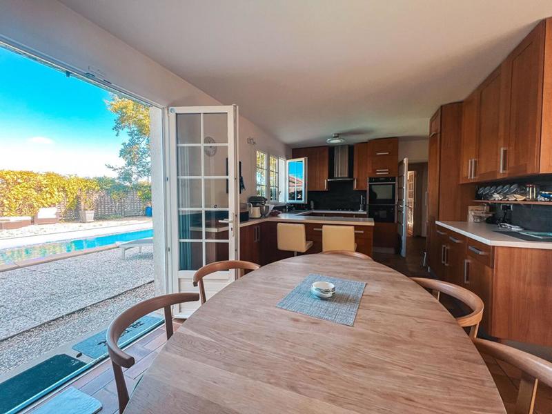 Maison - 210 m² - 8 pièces