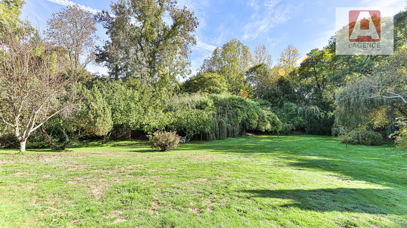 Maison - 235 m² - 8 pièces