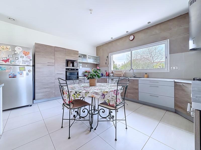 Maison - 228 m² - 6 pièces