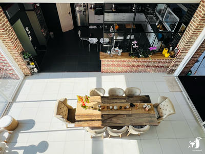 Maison - 250 m² - 9 pièces