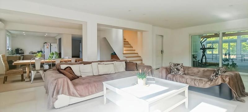Maison - 485 m² - 11 pièces